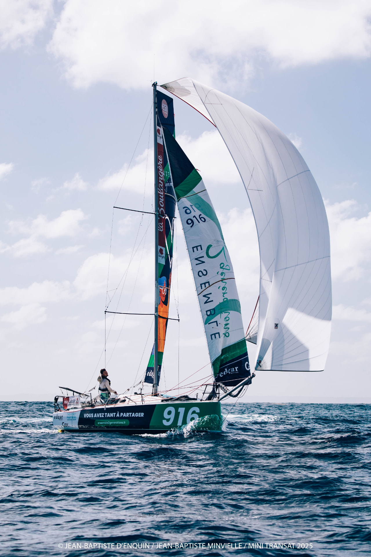 Mini 6.50 Pogo 3 à vendre naviguant sous spinnaker – 1