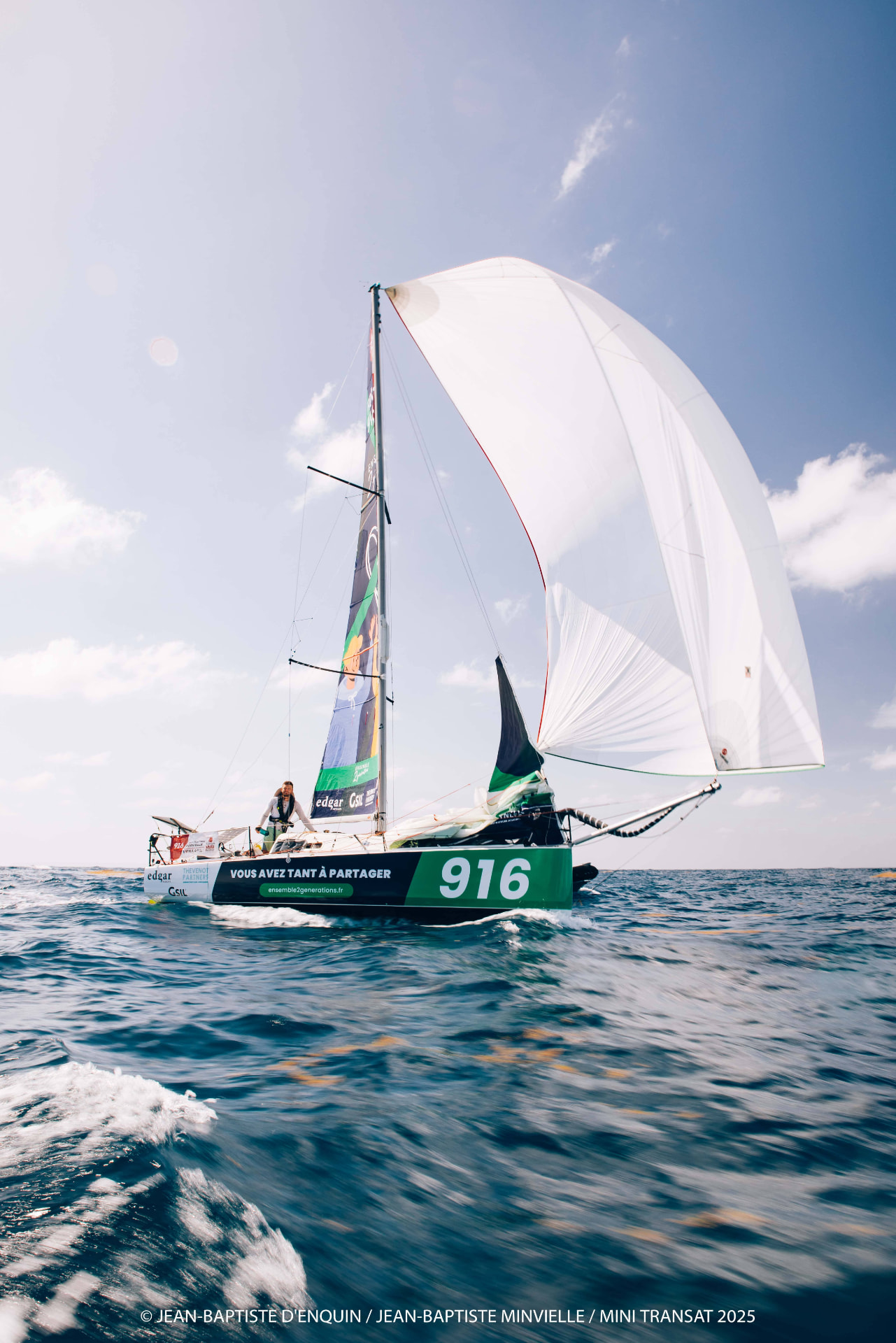Mini 6.50 Pogo 3 à vendre naviguant sous spinnaker – 4